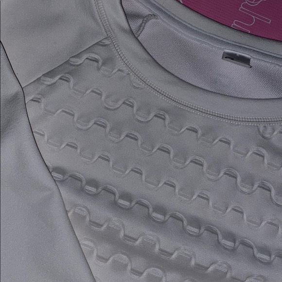 GapFit Sweater - Picture 2 of 6